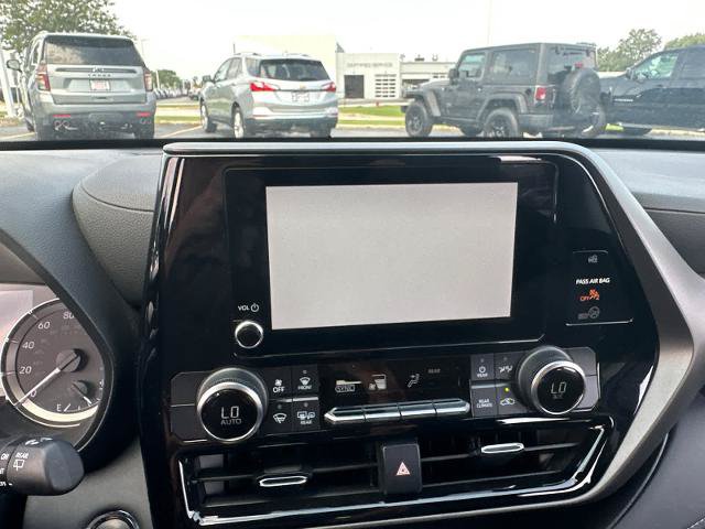 Used 2023 Toyota Highlander L FWD image 21