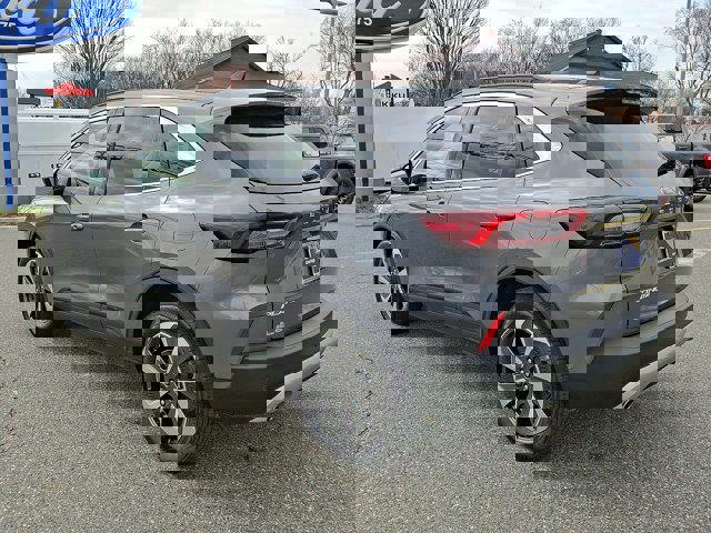 Certified 2023 Ford Escape Platinum w/ Premium Technology Package AWD/4WD image 2