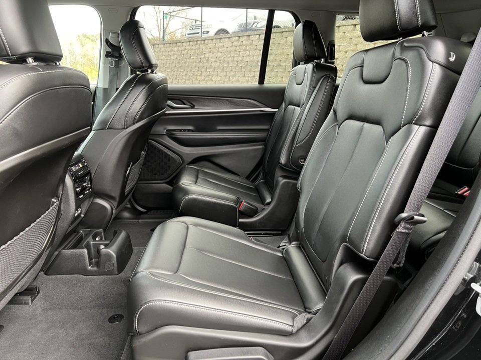 Used 2023 Jeep Grand Cherokee L Limited w/ Trailer Tow Group (B) image 10