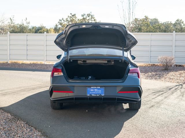 Used 2024 Hyundai Elantra Blue image 11