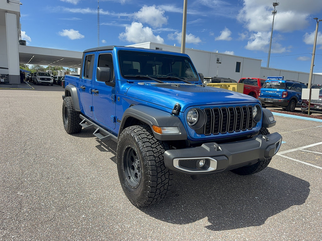 Used 2024 Jeep Gladiator Sport AWD/4WD image 4