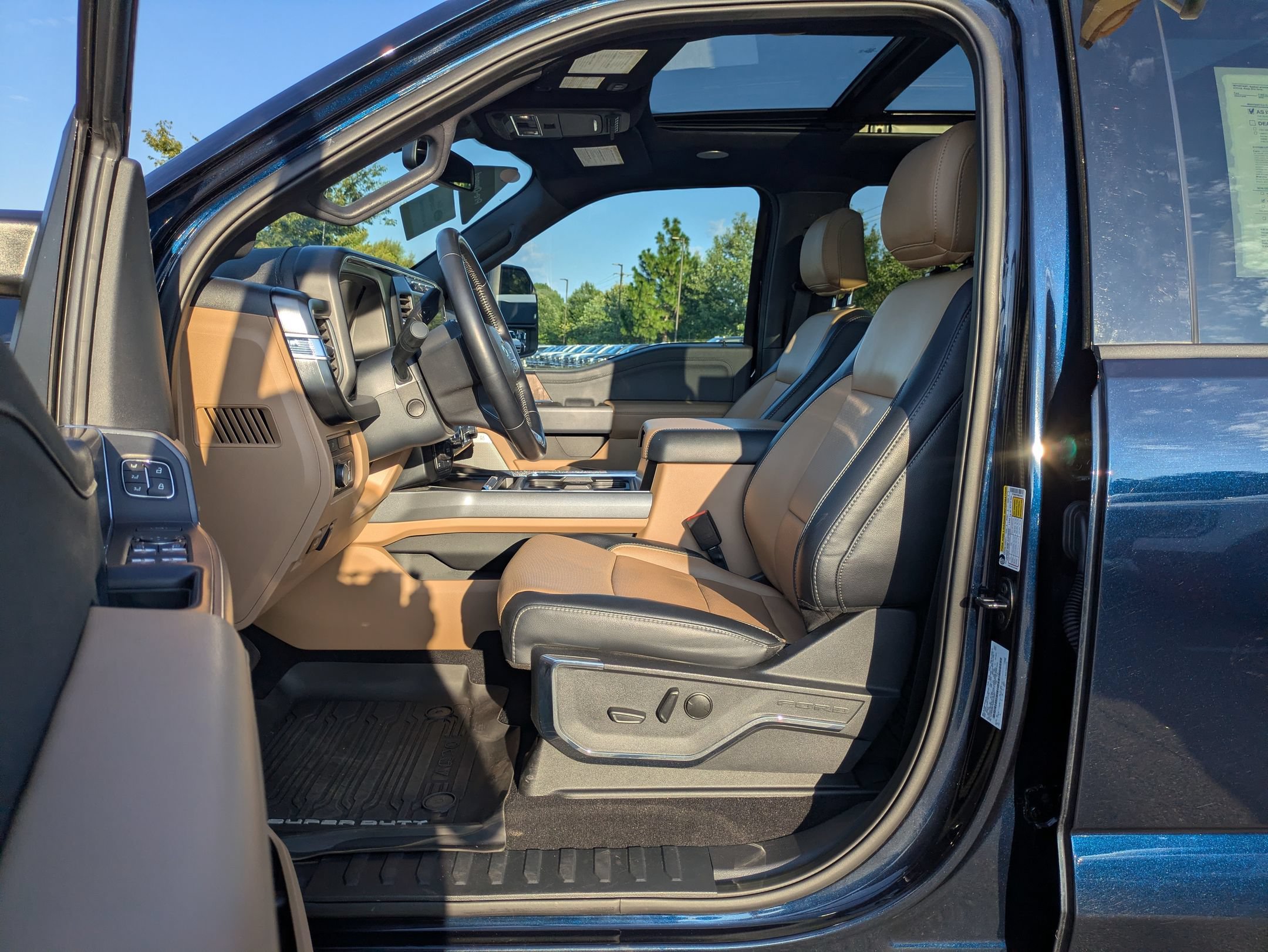 Certified 2024 Ford F250 Lariat w/ Lariat Ultimate Package AWD/4WD image 10