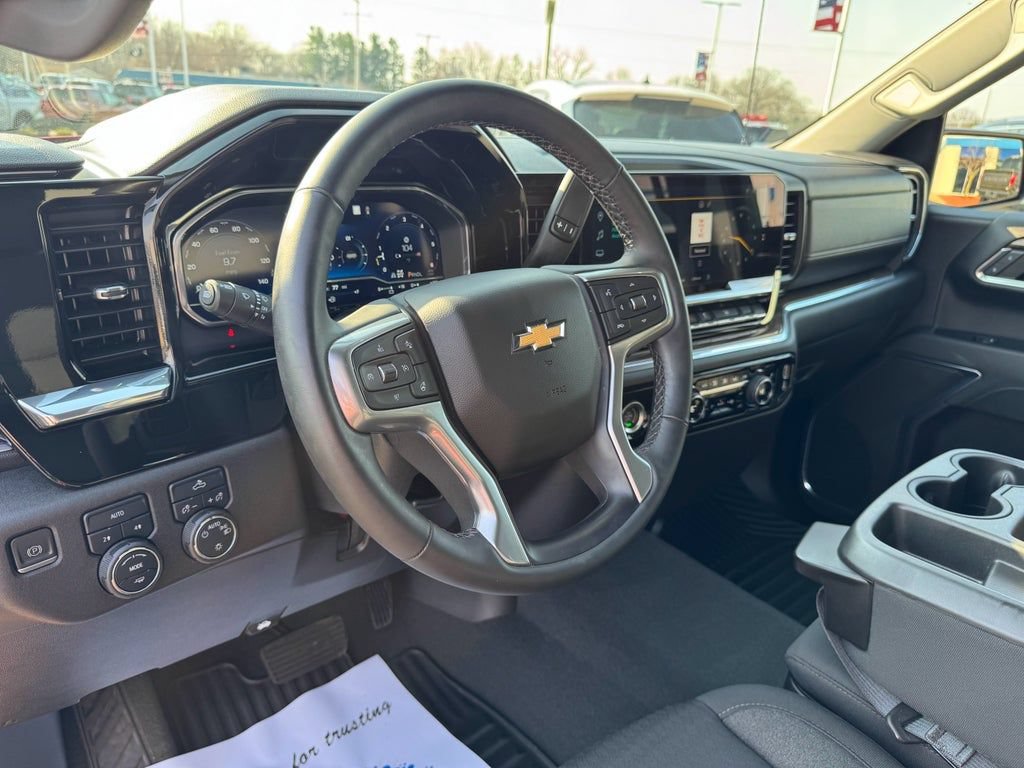 Used 2023 Chevrolet Silverado 1500 LT AWD/4WD image 30