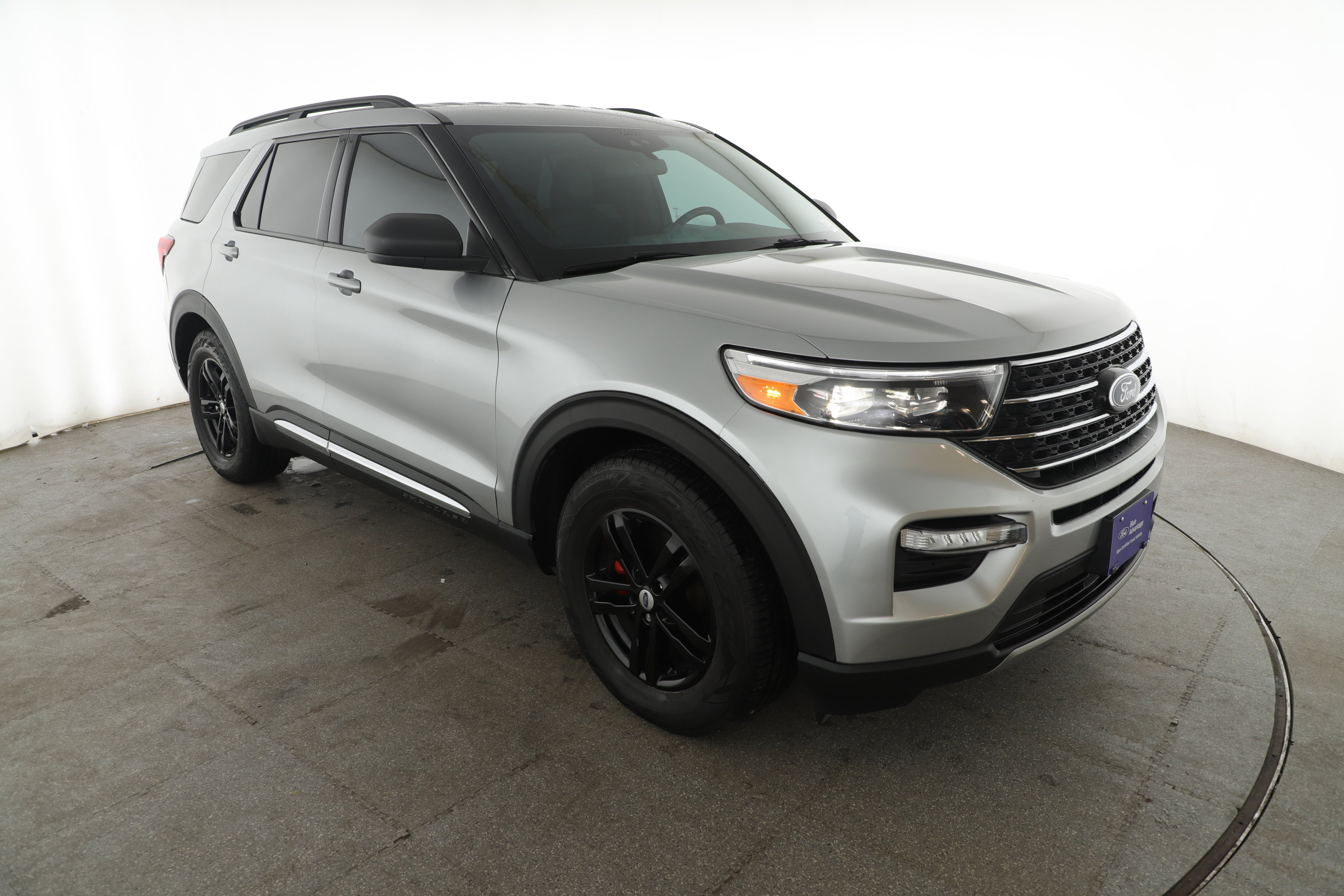 Certified 2020 Ford Explorer XLT w/ Equipment Group 202A RWD image 4