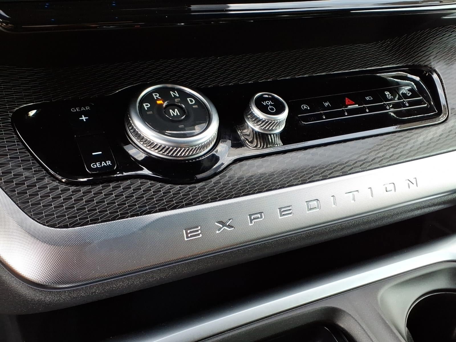 Certified 2025 Ford Expedition Platinum w/ Stealth Performance Package AWD/4WD image 30