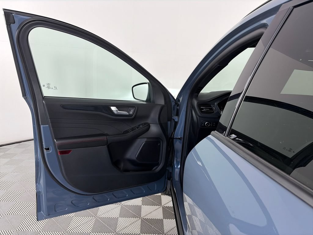 Certified 2025 Ford Escape ST-Line Select w/ Tech Pack #1 AWD/4WD image 10