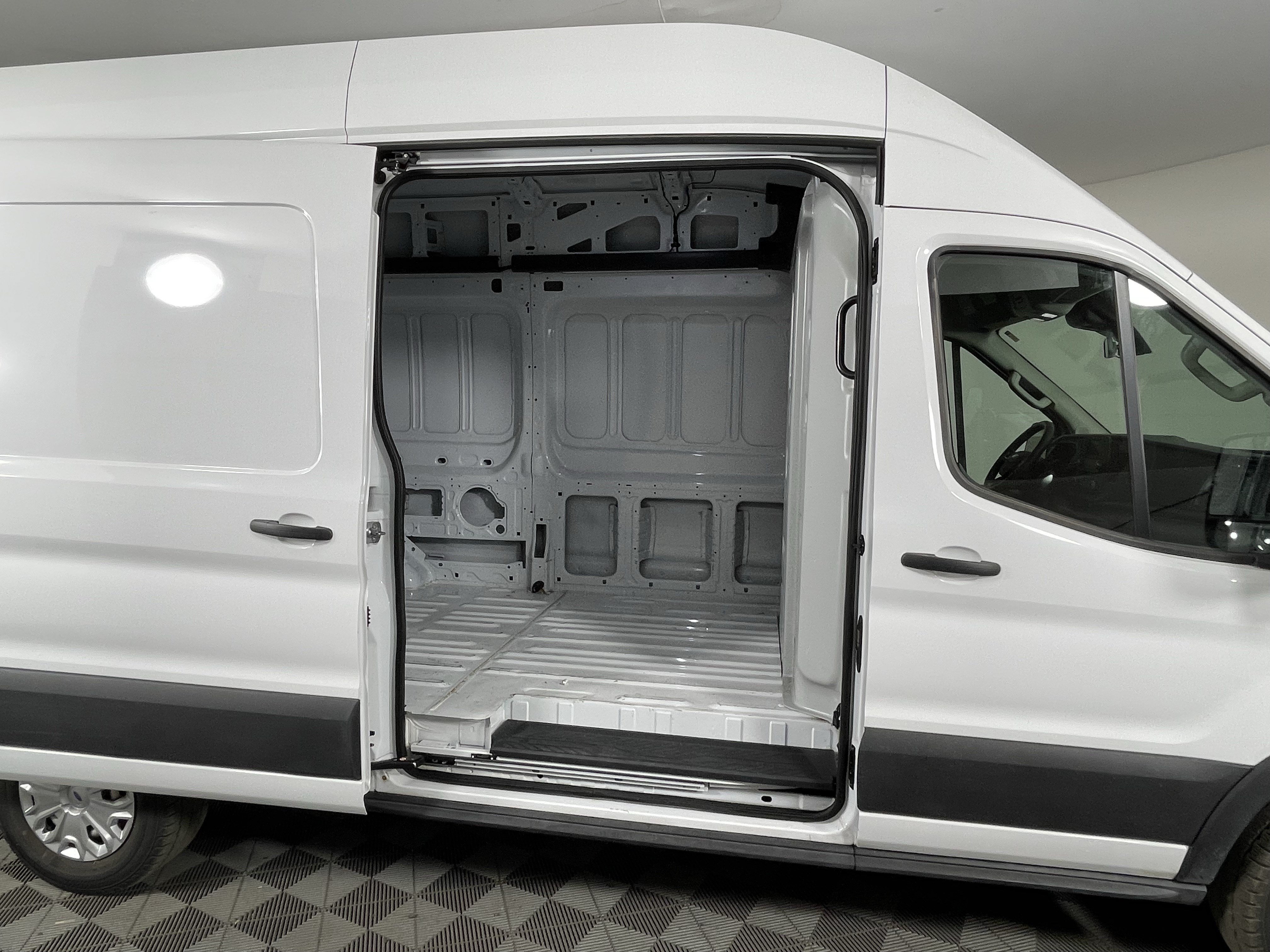 Certified 2025 Ford Transit 250 148 High Roof RWD image 7