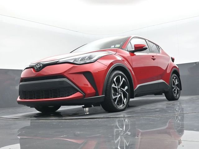 Used 2022 Toyota C-HR XLE image 3