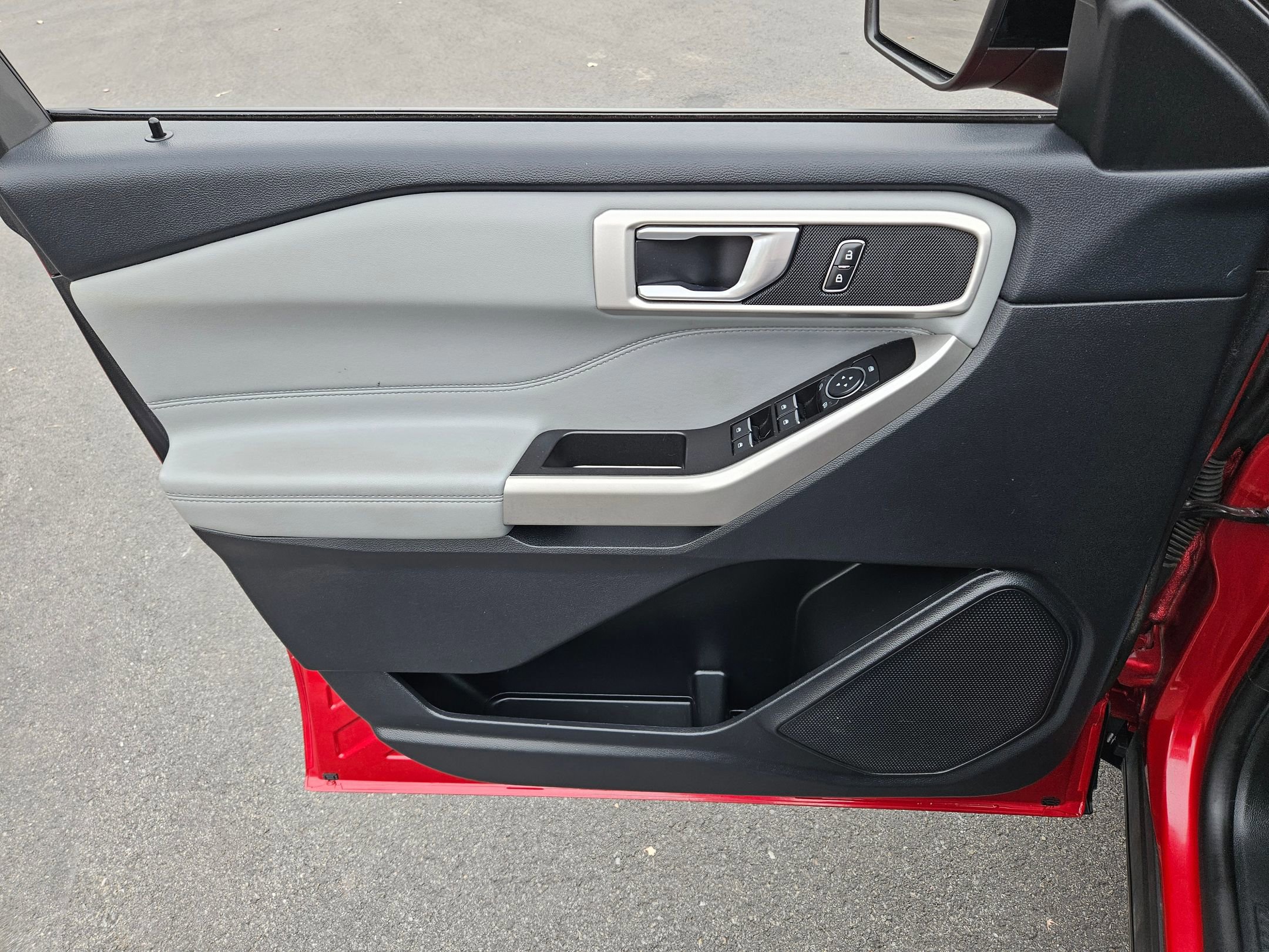 Certified 2022 Ford Explorer XLT w/ Equipment Group 202A image 6