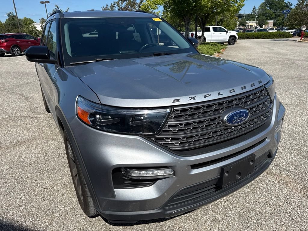 Certified 2023 Ford Explorer XLT w/ Equipment Group 202A RWD image 17