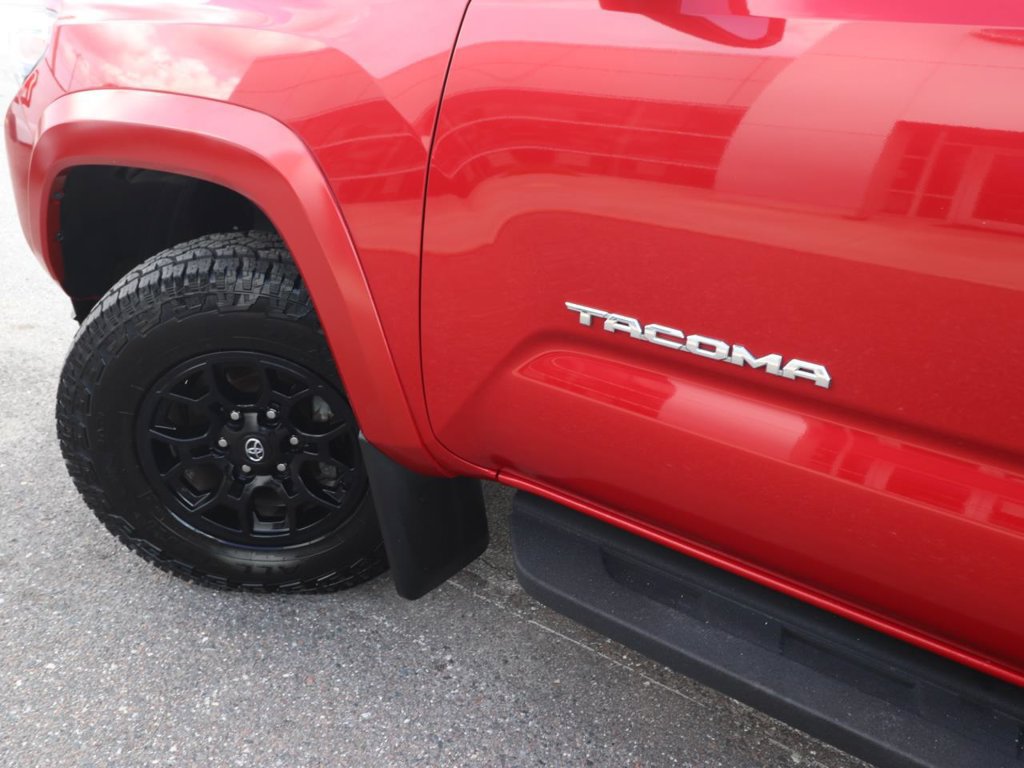 Used 2022 Toyota Tacoma SR5 AWD/4WD image 3