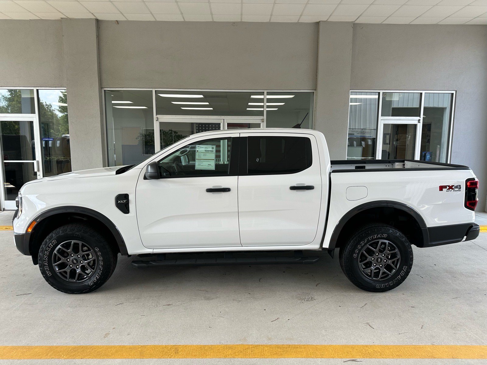 Certified 2024 Ford Ranger XLT w/ FX4 Off-Road Package AWD/4WD image 4
