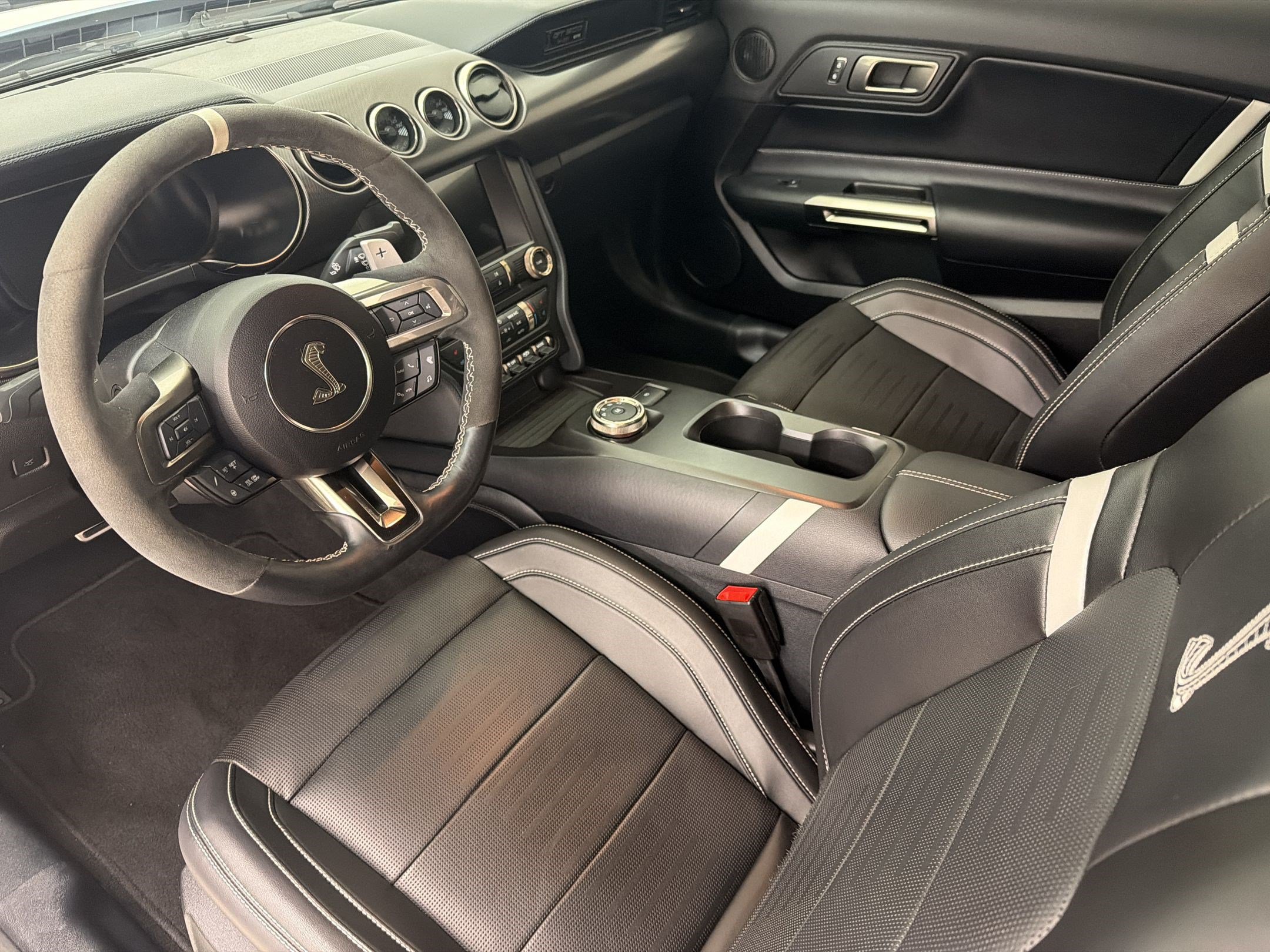 Certified 2022 Ford Mustang Shelby GT500 w/ Technology Package RWD image 4