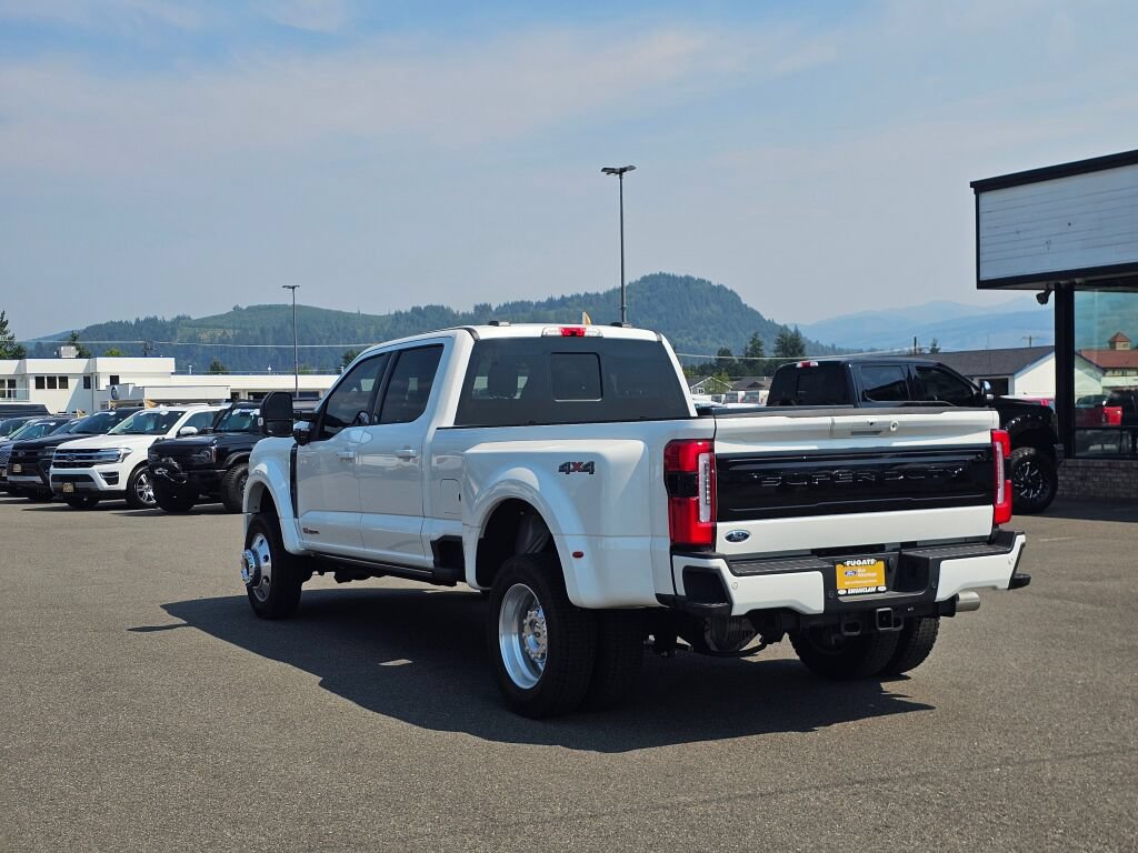 Certified 2025 Ford F450 Platinum w/ Camper Package AWD/4WD image 2