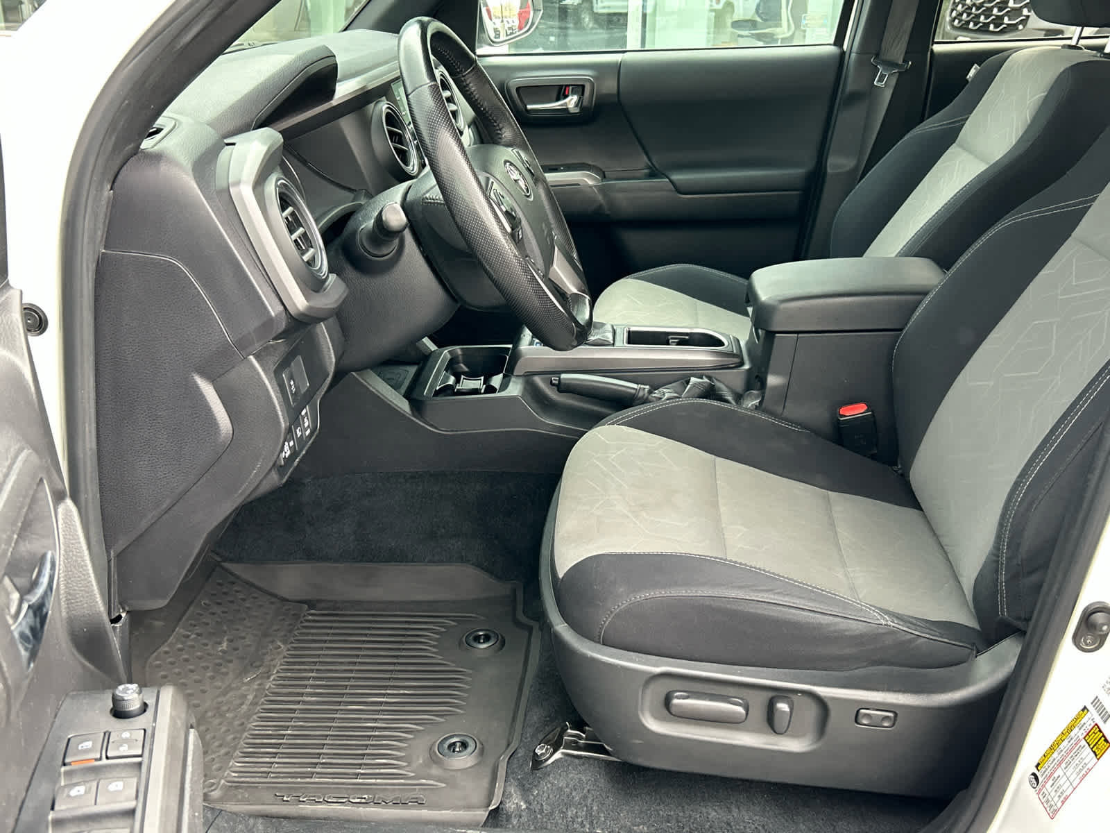 Used 2023 Toyota Tacoma TRD Off-Road image 27