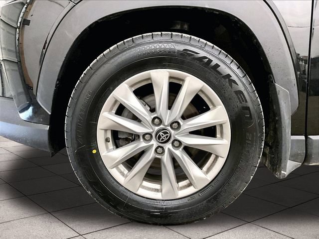 Used 2023 Toyota Corolla Cross LE w/ Moonroof Package AWD/4WD image 8