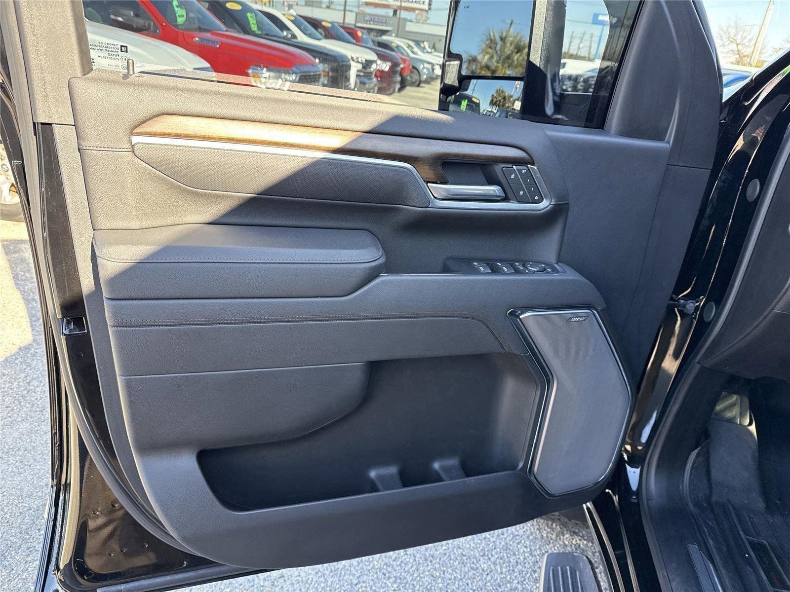 Used 2025 Chevrolet Silverado 2500 High Country w/ High Country Premium Package image 37