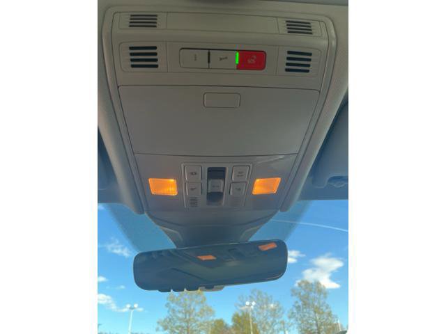 Used 2025 Volkswagen Jetta SEL image 19