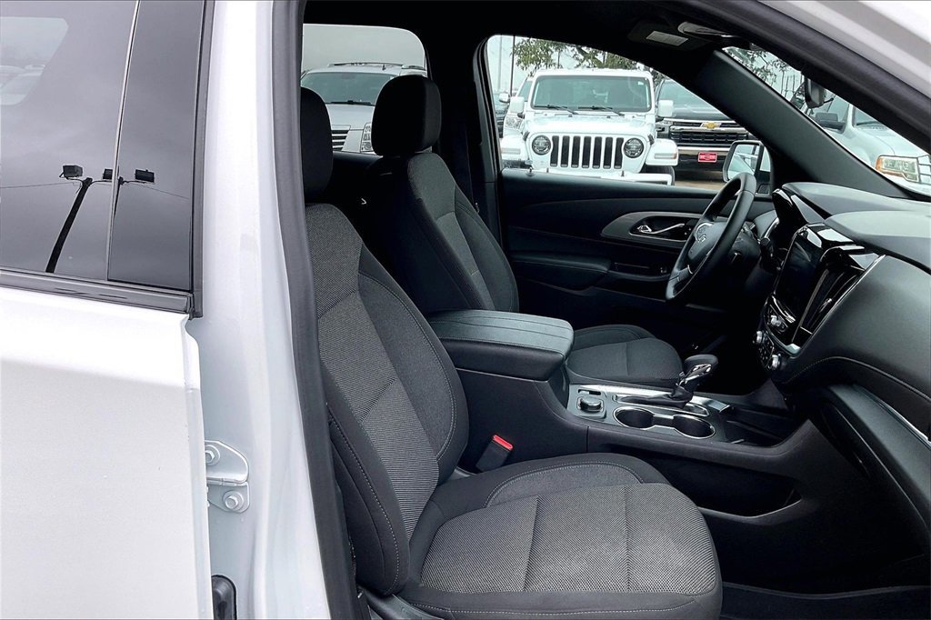 Used 2023 Chevrolet Traverse LT image 30