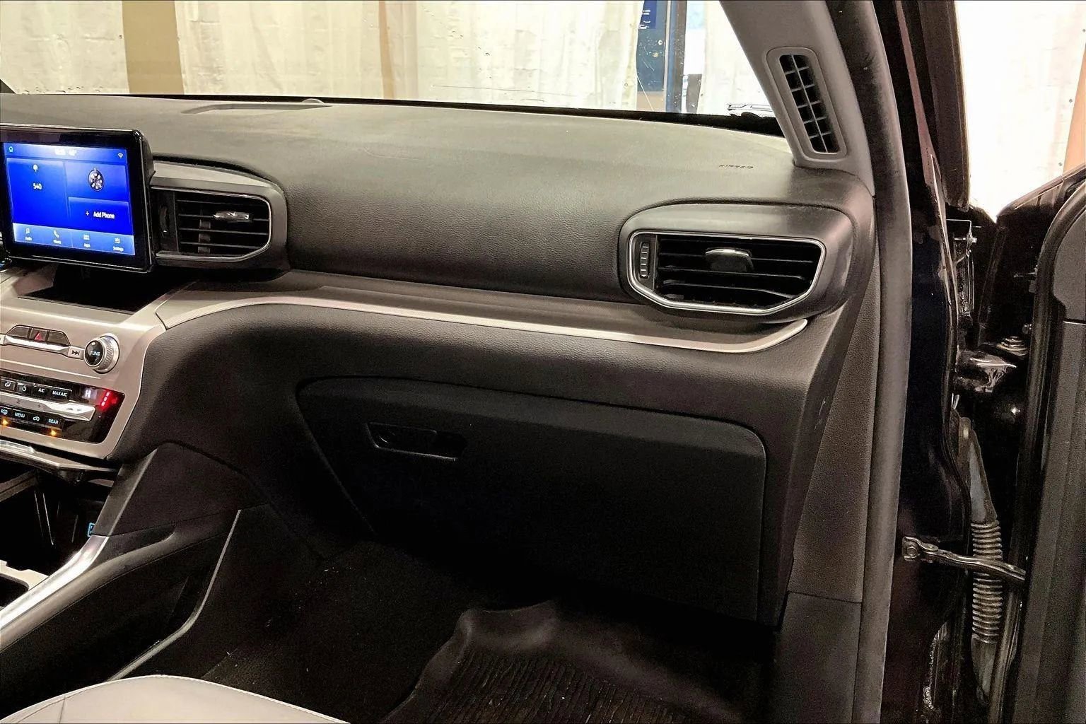 Certified 2021 Ford Explorer XLT w/ Equipment Group 202A image 15