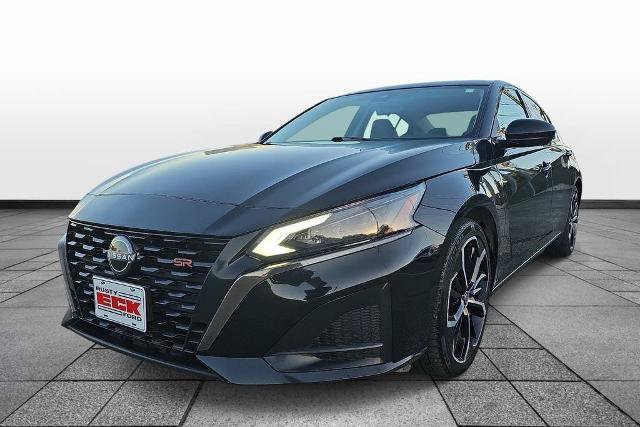 Used 2023 Nissan Altima 2.5 SR FWD image 1
