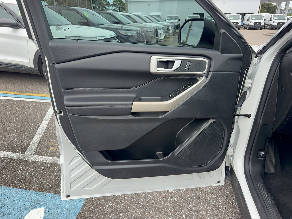 Certified 2022 Ford Explorer XLT RWD image 8