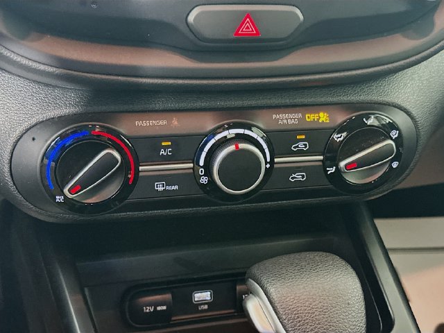 Used 2025 Kia Soul LX w/ LX Technology Package FWD image 21