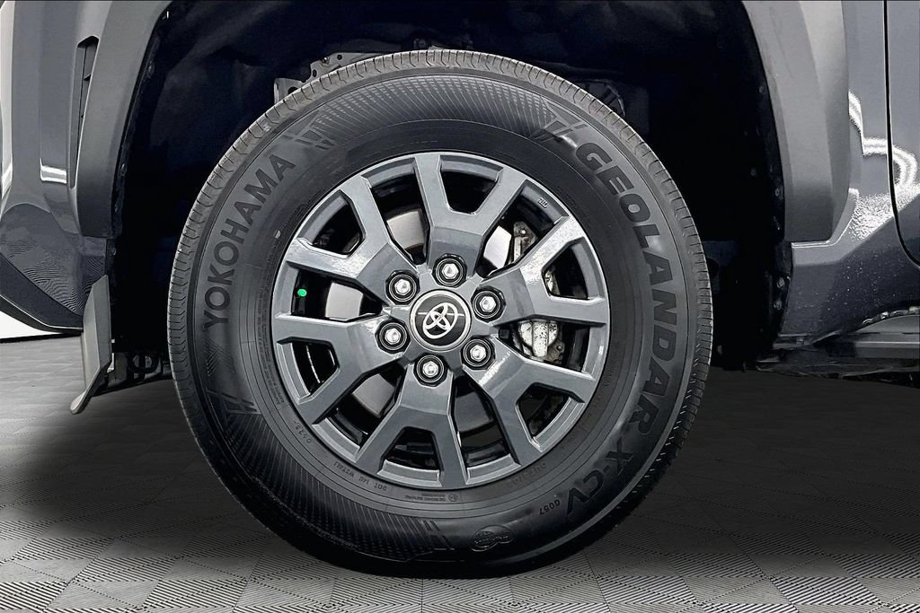 Used 2025 Toyota 4Runner SR5 AWD/4WD image 9