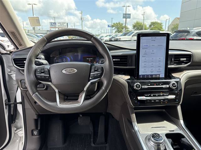 Certified 2023 Ford Explorer Platinum w/ Technology Package AWD/4WD image 7