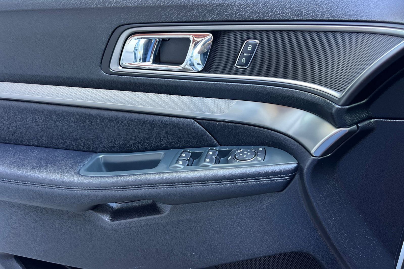 Certified 2019 Ford Explorer XLT w/ Equipment Group 201A image 12