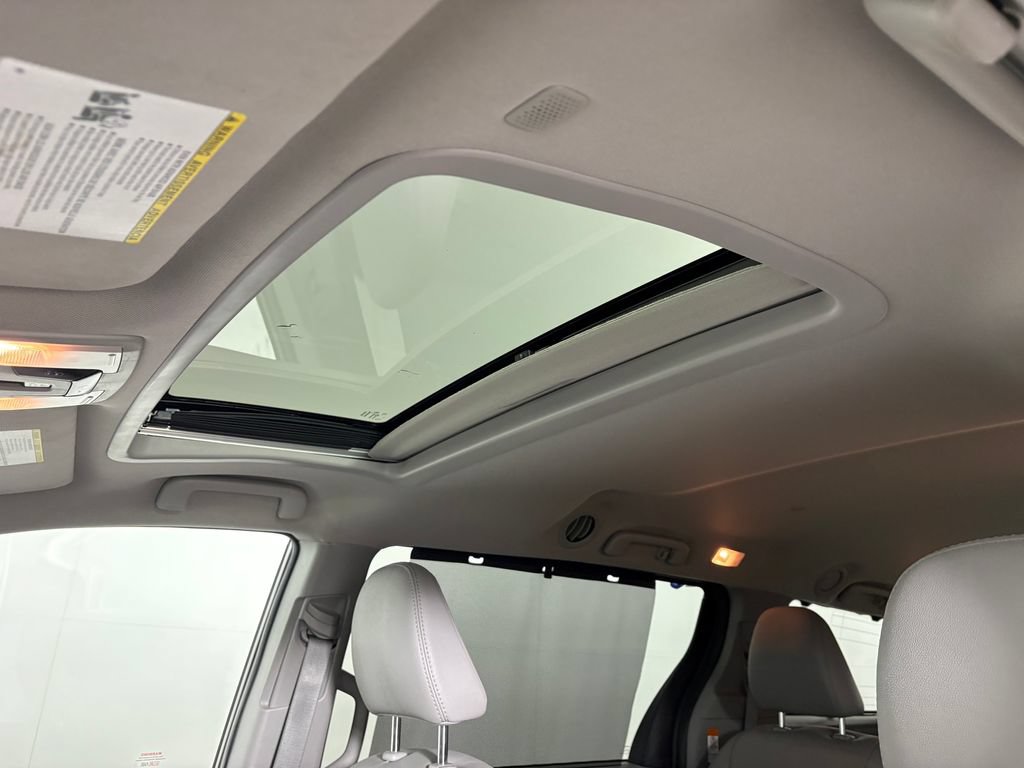 Used 2020 Toyota Sienna XLE FWD image 26