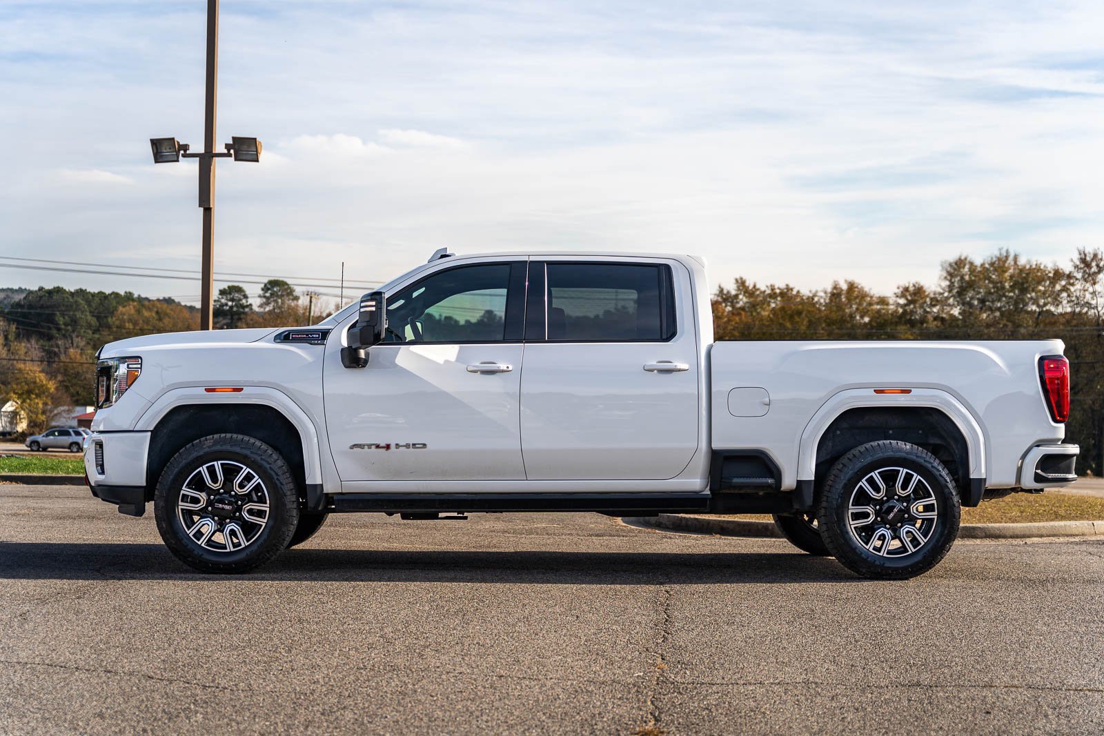 Used 2022 GMC Sierra 2500 AT4 w/ AT4 Preferred Package image 2