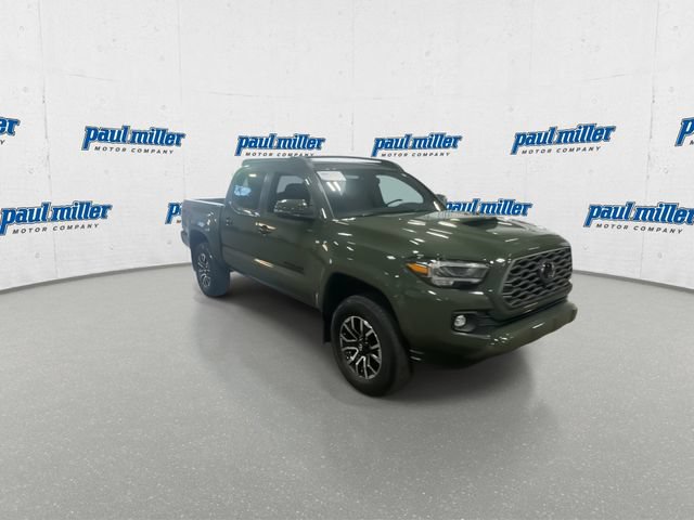 Used 2022 Toyota Tacoma TRD Sport w/ TRD Premium Sport Package AWD/4WD image 4