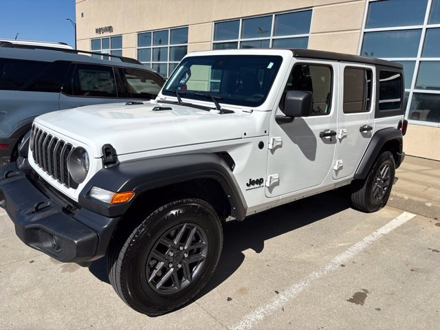 Used 2025 Jeep Wrangler Unlimited Sport AWD/4WD image 2