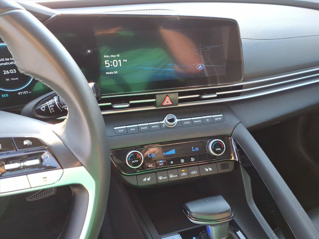 Used 2025 Hyundai Elantra Limited FWD image 14