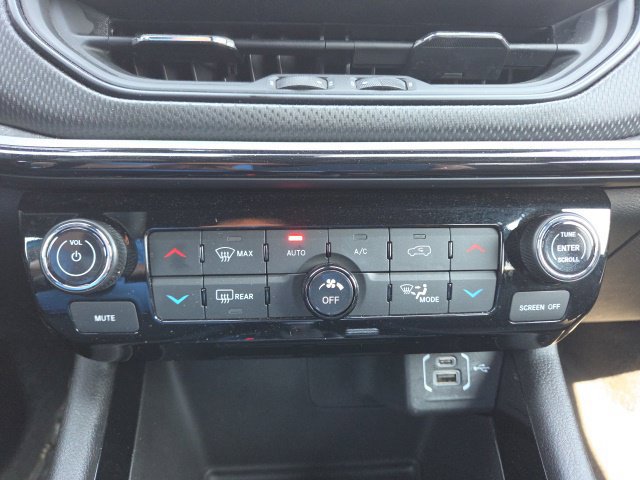 Used 2025 Jeep Compass Trailhawk AWD/4WD image 32