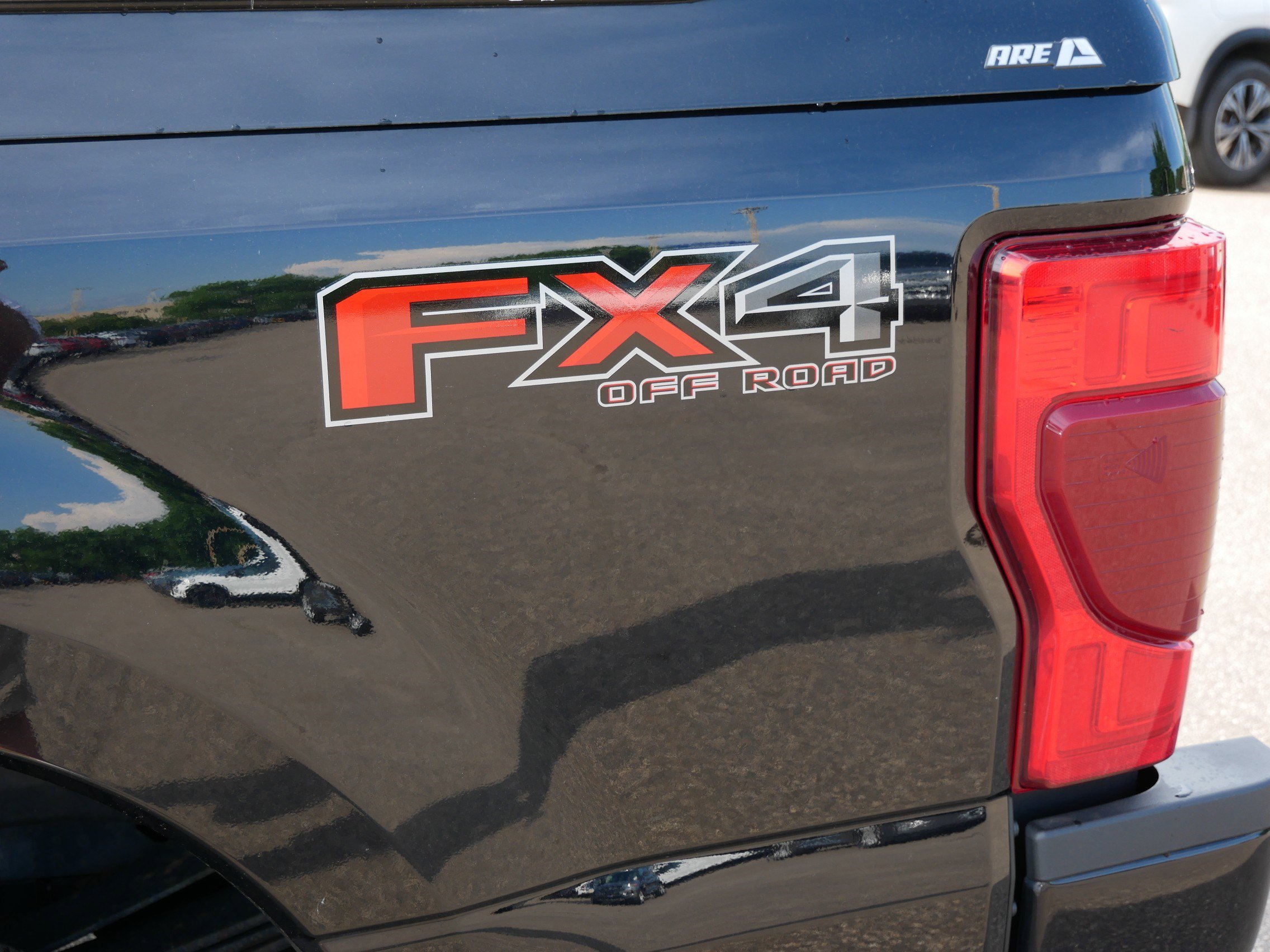 Certified 2021 Ford F350 Platinum w/ FX4 Off-Road Package AWD/4WD image 18