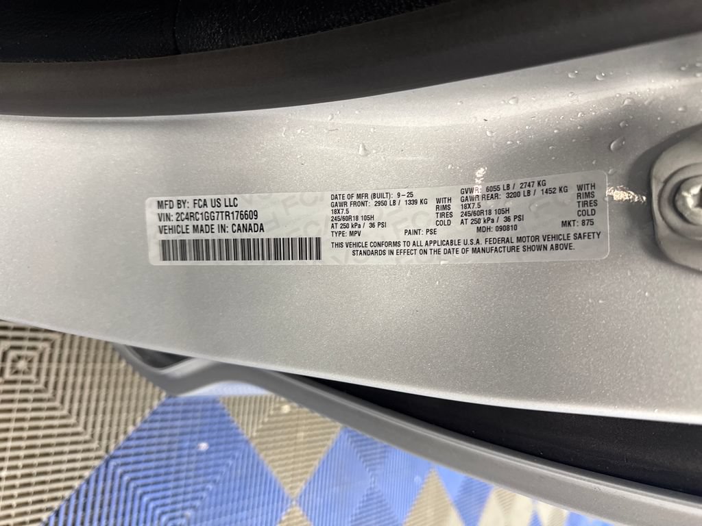 Used 2026 Chrysler Pacifica Limited FWD image 33