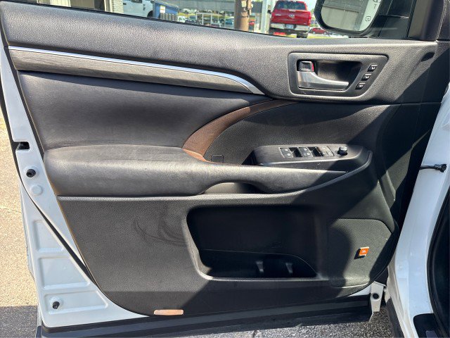 Used 2018 Toyota Highlander Limited AWD/4WD image 19