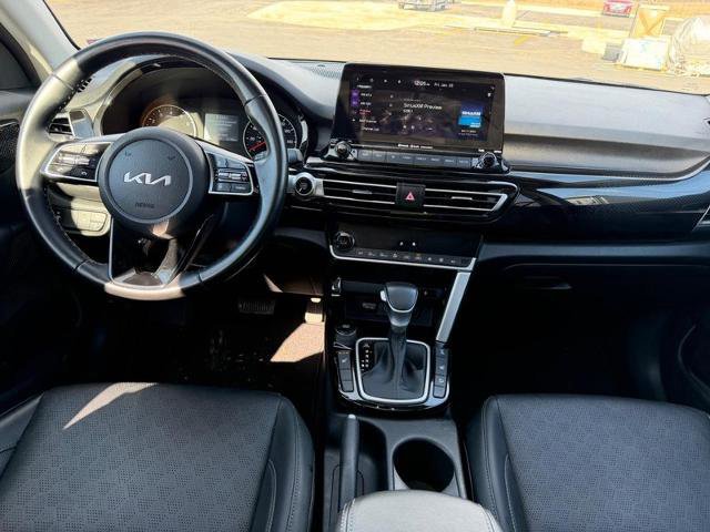 Used 2023 Kia Seltos EX image 11