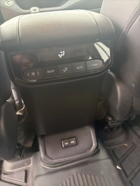 Used 2024 Toyota Highlander XLE AWD/4WD image 42