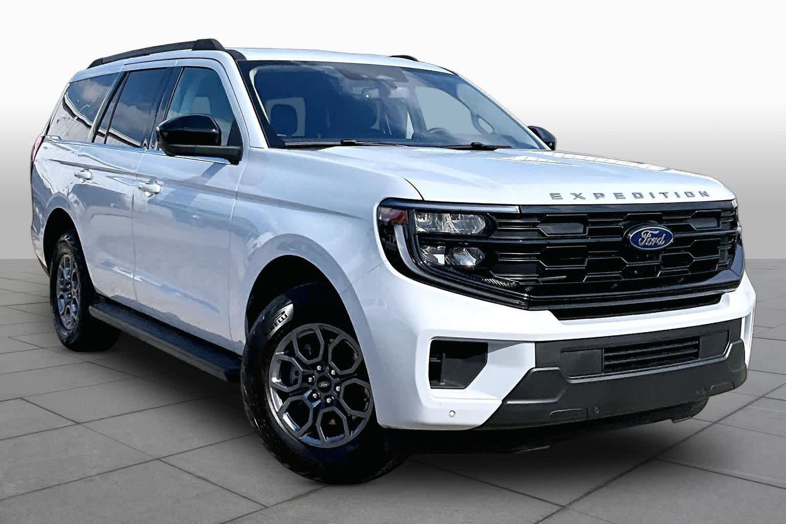 Certified 2025 Ford Expedition Active RWD image 3