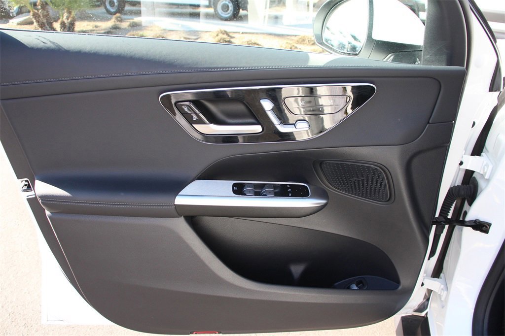 Used 2025 Mercedes-Benz GLC 300 4MATIC image 23