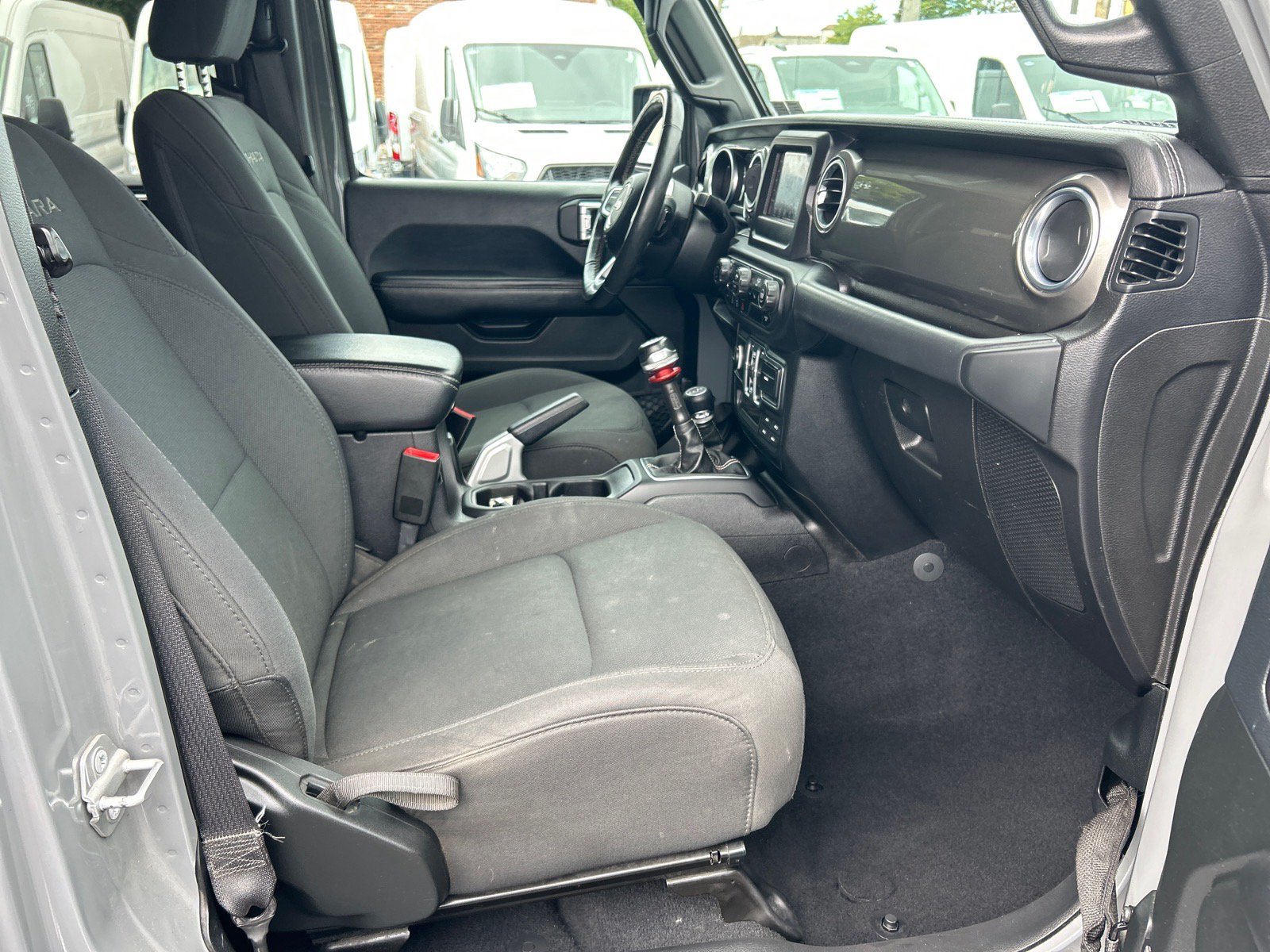 Used 2018 Jeep Wrangler Unlimited Sahara AWD/4WD image 18