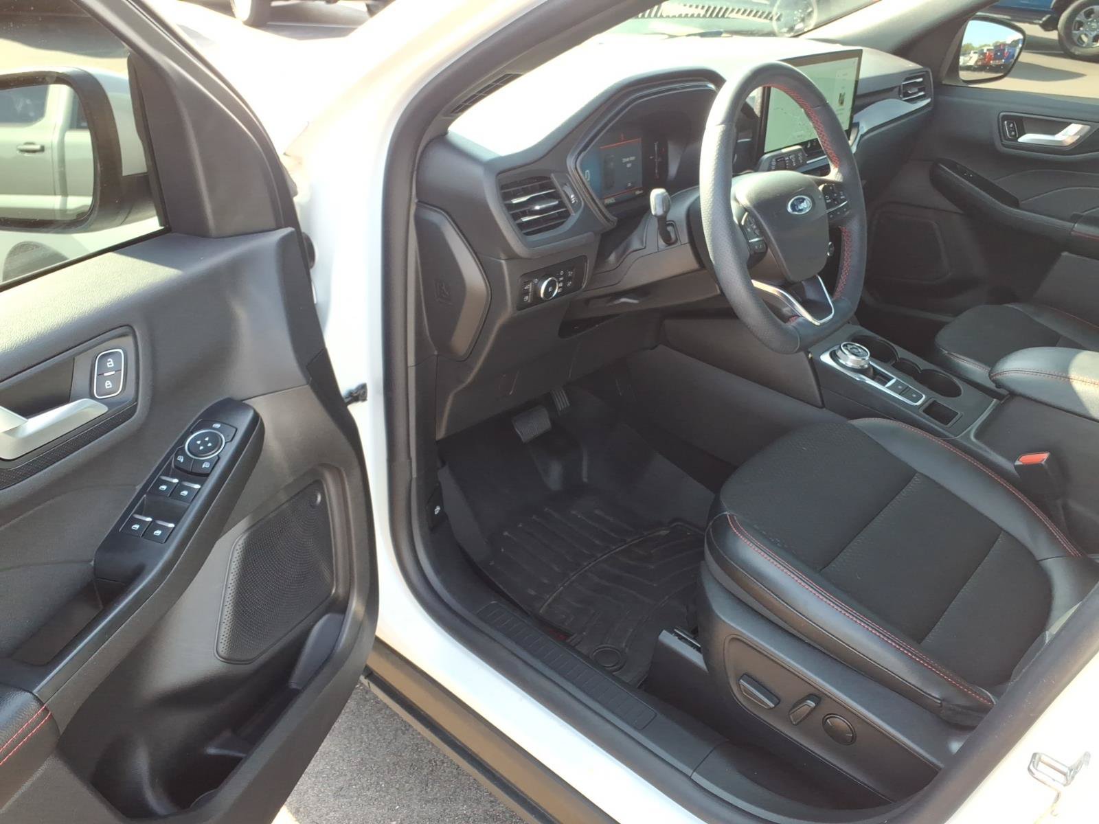 Certified 2025 Ford Escape ST-Line Select w/ Tech Pack #1 AWD/4WD image 10