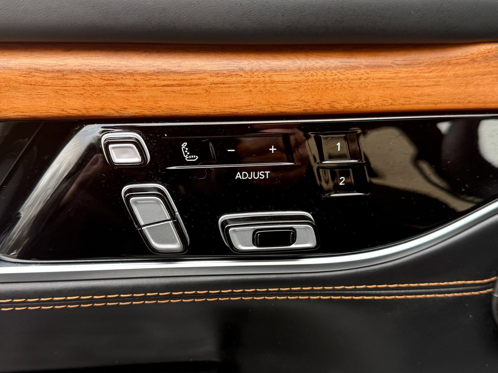 Used 2023 Jeep Grand Wagoneer Series III image 16