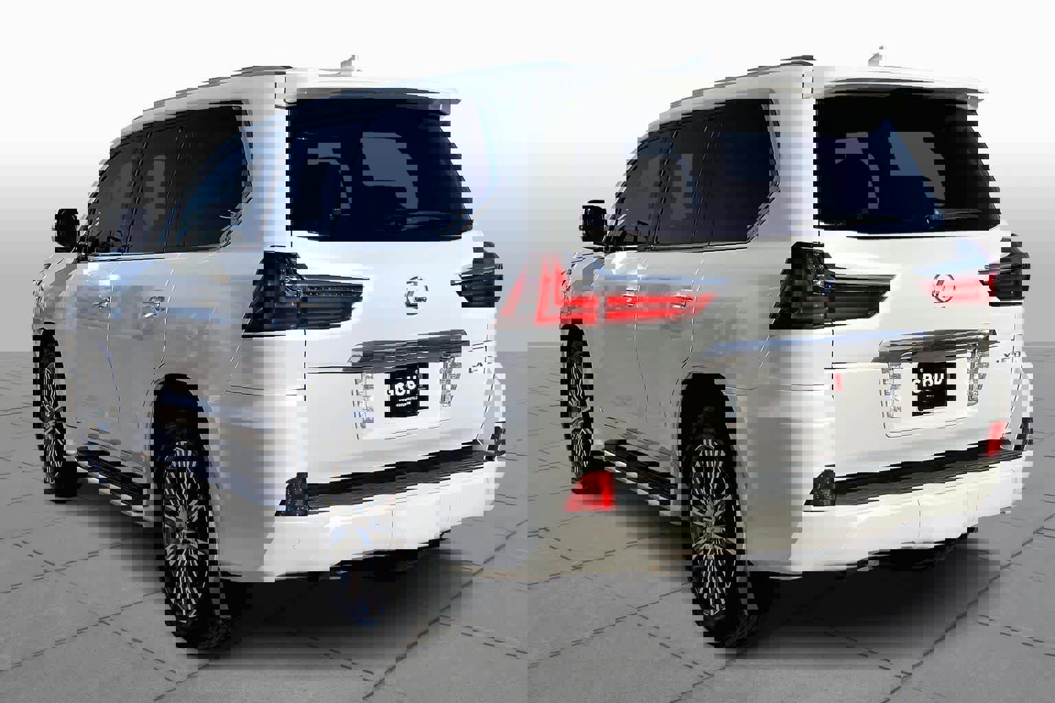 Used 2017 Lexus LX 570 4WD w/ Luxury Package image 4