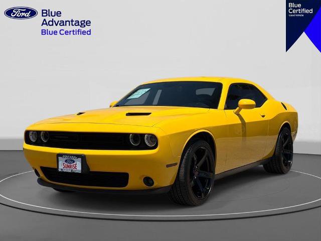 Used 2018 Dodge Challenger SXT w/ Blacktop Package RWD image 1