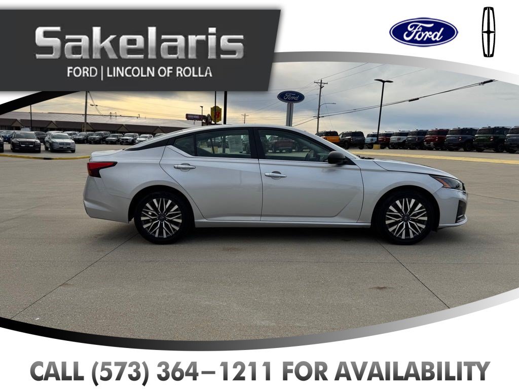 Used 2024 Nissan Altima 2.5 SV FWD image 4