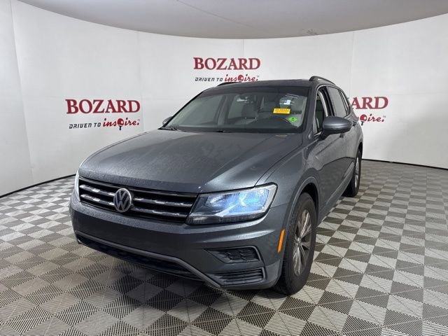 Used 2018 Volkswagen Tiguan SE w/ Panoramic Sunroof Package image 4